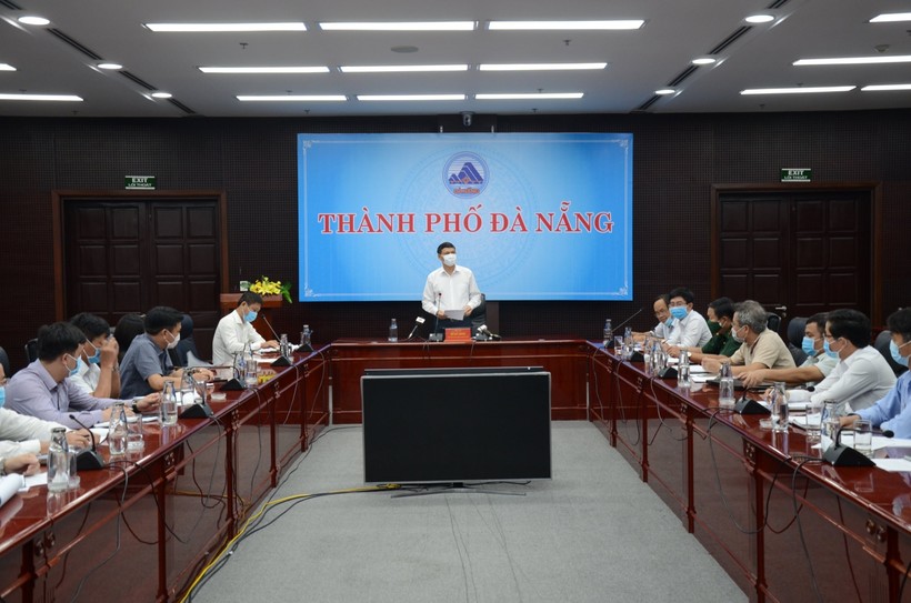 Ông Hồ Kỳ Minh – Phó Chủ tịch UBND TP Đà Nẵng chủ trì cuộc họp để bàn phương án ứng phó với bão số 5.