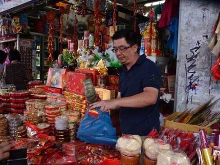 Bánh chưng - mặt hàng bán rất chạy tại chợ Việt. (Ảnh: Đỗ Vân/Vietnam+)