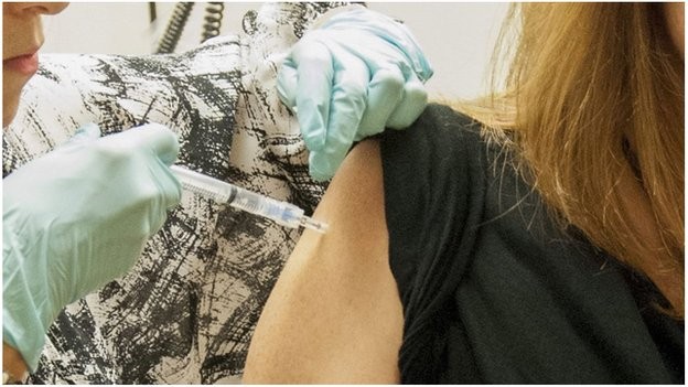 Bệnh nhân đầu tiên được tiêm vaccine chống Ebola