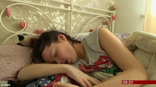Thiếu nữ 20 tuổi ngủ hơn nửa cuộc đời vì căn bệnh lạ
