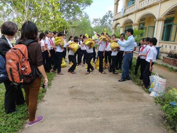 Thầy và trò trường THCS Nguyễn Khuyến trong giờ học thực hành