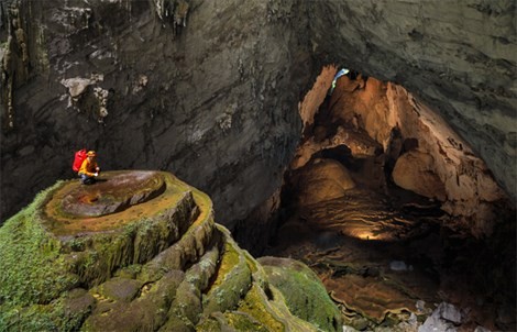 Hang Sơn Đoòng nằm trong quần thể hang động Phong Nha- Kẻ Bàng (huyện Bố Trạch, tỉnh Quảng Bình) được tạp chí Business Insider xếp vào danh sách 12 hang động kỳ vĩ nhất thế giới. 