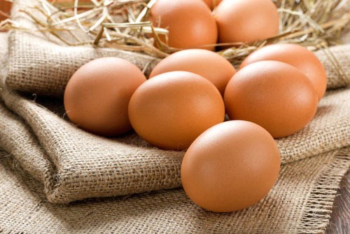 Trứng rất bổ dưỡng và có lợi cho sức khỏe, nhưng khi cho trẻ sơ sinh ăn trứng mẹ cần lưu ý vì đây là một trong các thực phẩm dễ gây dị ứng (Ảnh minh họa)