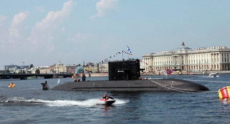 Một chiếc tàu ngầm có gắn động cơ hiếm khí AIP tại Nga