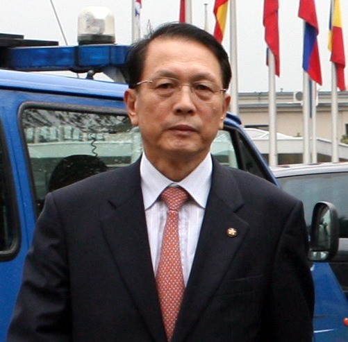 Cựu Chánh Văn phòng Tổng thống Kim Ki-choon trong một chuyến công tác ở Bỉ năm 2006. Ảnh: YONHAP