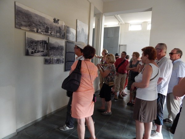 Bảo tàng Chăm Đà Nẵng thu hút một lượng lớn khách nước ngoài đến tham quan, tìm hiểu. 