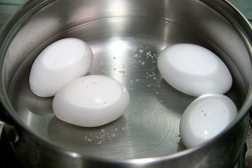 Bí quyết luộc trứng đảm bảo chất dinh dưỡng