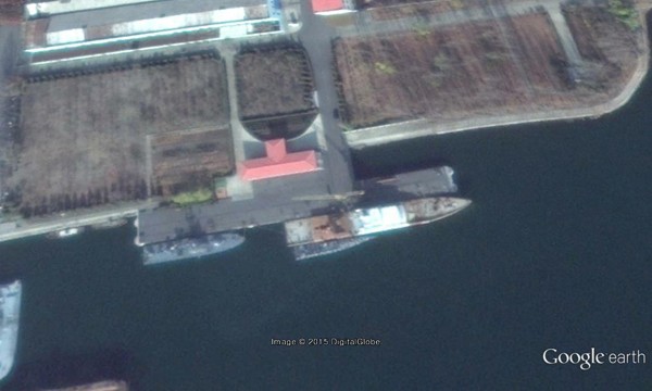 Một tàu tốc độ cao (VSV) neo đậu tại khu cảng Nampo, Triều Tiên (Nguồn: Korea Joongang Daily)
