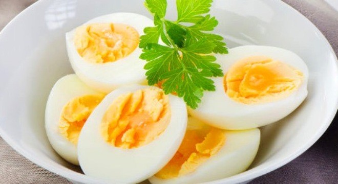 Sai lầm tệ hại khi luộc trứng cần bỏ gấp