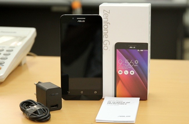Mở hộp smartphone giá rẻ ZenFone Go chỉ 2,99 triệu tại Hà Nội
