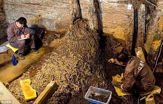 Phát hiện 10 tấn tiền xu trong ngôi mộ 2.000 năm tuổi