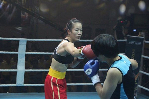 Nữ võ sĩ quyền anh số 1 Việt Nam: sợ ma và hay khóc