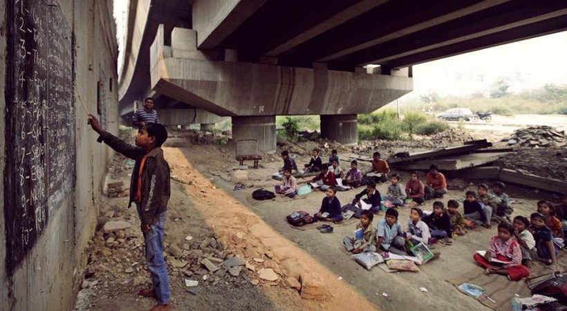 Ấn Độ: Lớp học dưới gầm cầu ở thủ đô