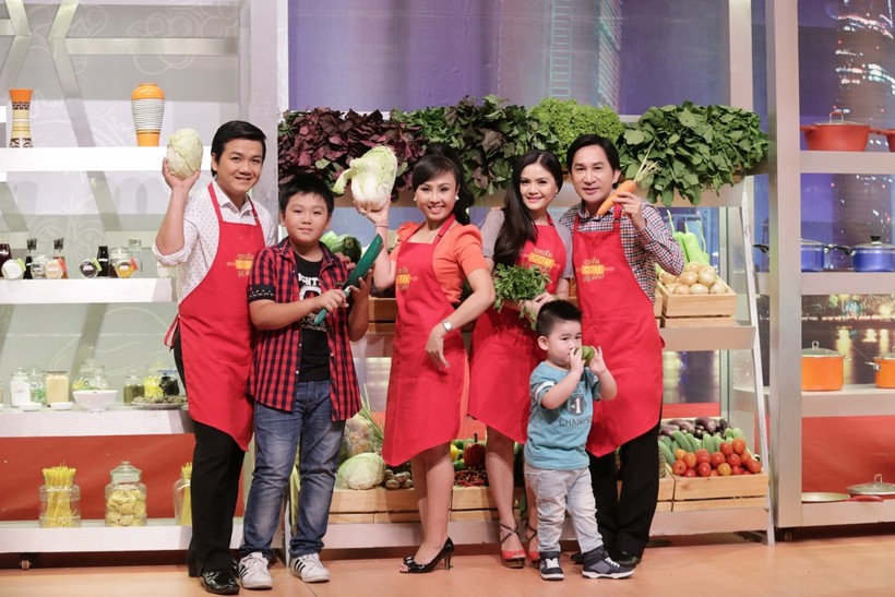 Kim Tử Long trổ tài nấu ăn trên sóng truyền hình