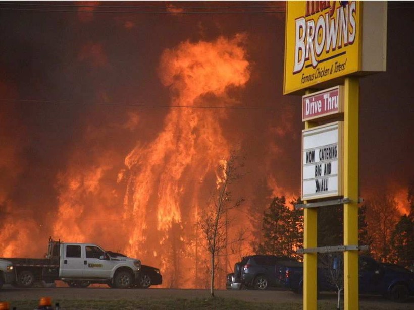 Cháy rừng ở Canada, biển lửa đe dọa thành phố