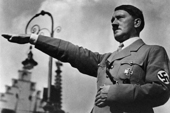 Bức tượng trùm phát xít Hitler được bán với giá kỷ lục