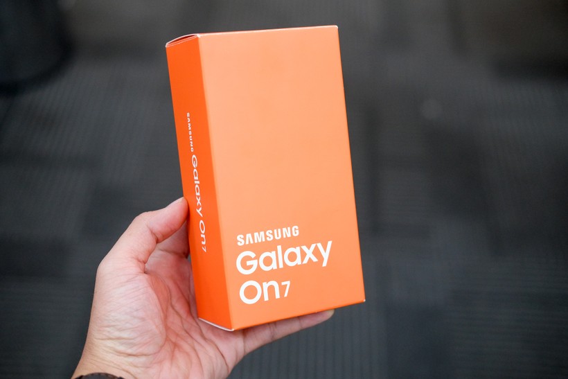 Ảnh Galaxy On7 camera 13 MP giá 3,9 triệu đồng vừa lên kệ