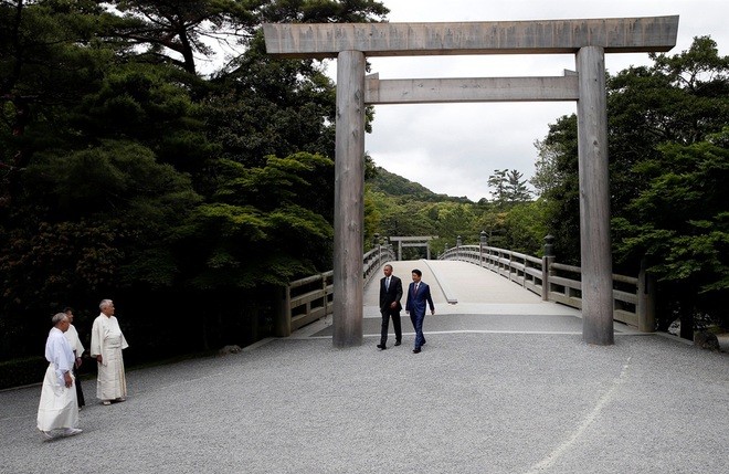 Thủ tướng Abe dẫn lãnh đạo G7 thăm đền thiêng nhất nước Nhật