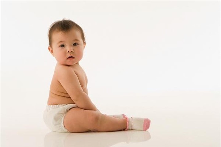 Bật mí mẹo giúp bé hết chân vòng kiềng và đi thẳng thóm như người mẫu