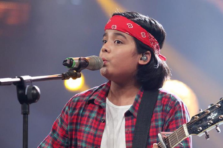 Jayden gây "náo loạn" Vietnam Idol Kids với ca khúc Mặt trời bé con