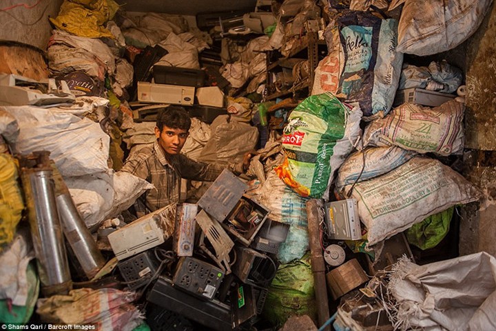 Người dân Ấn Độ sống nhờ trên... bãi rác thải điện tử