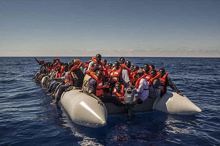22 người di cư chết trên biển Địa Trung Hải nghi ngờ do khí độc
