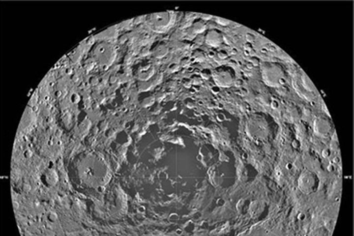 Tìm kiếm nước trên mặt trăng nhờ các thiết bị thăm dò không gian