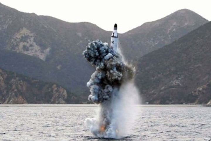 Triều Tiên phóng thử tên lửa đạn đạo từ tàu ngầm