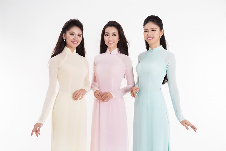 Hoa hậu Đỗ Mỹ Linh và hai Á hậu duyên dáng trong tà áo dài