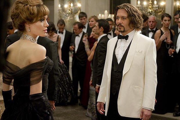 Johnny Depp giới thiệu luật sư cho Angelina Jolie chống lại Brad Pitt