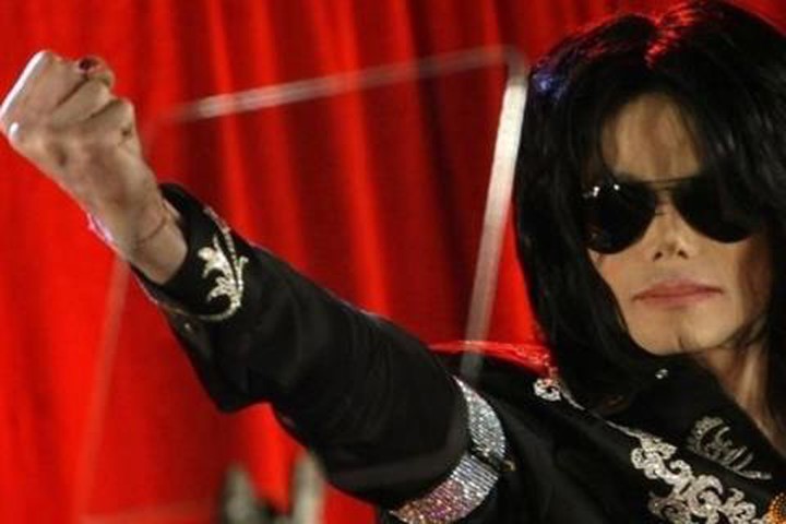 Michael Jackson dẫn đầu thu nhập của các sao sau khi qua đời