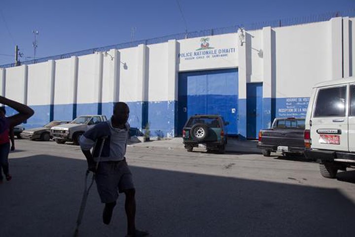 Bạo động ở nhà tù Haiti, hơn 170 phạm nhân vượt ngục