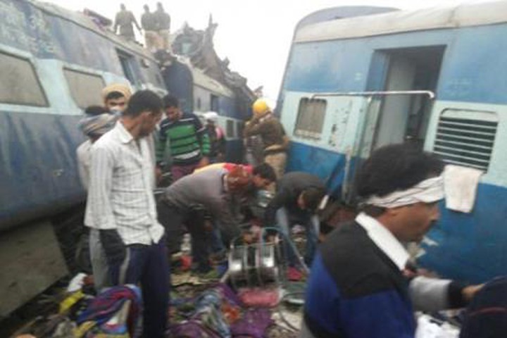 Tàu hỏa trật đường ray tại Ấn Độ, hơn 100 người thương vong