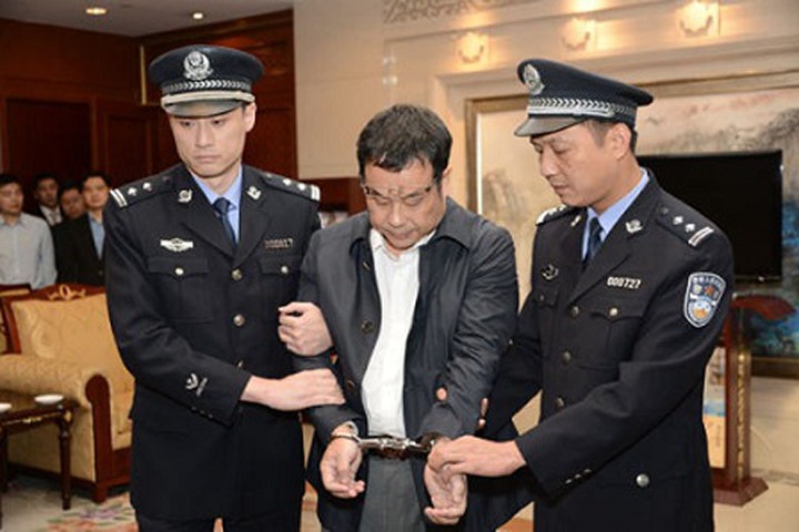 Trung Quốc kết án tù hai cựu quan chức vì tội tham nhũng