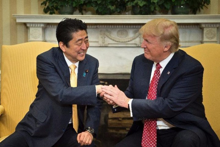 Trump hứa bảo vệ Nhật, mời Abe cùng nghỉ cuối tuần