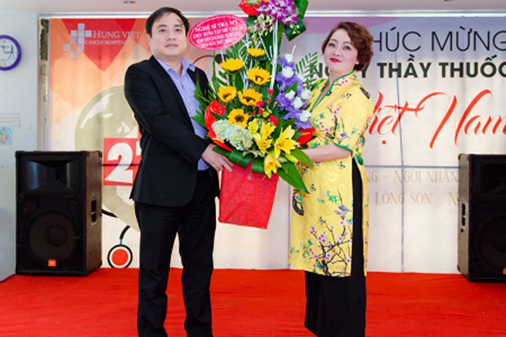 Nghệ sĩ Trà My bất ngờ thành trưởng ban đối ngoại của bệnh viện ung bướu Hưng Việt