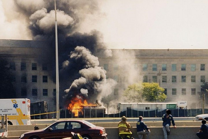 FBI công bố ảnh Lầu Năm Góc tan hoang sau vụ khủng bố 11/9