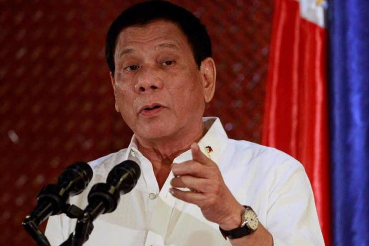 Ông Duterte sa thải Bộ trưởng Nội vụ vì tham nhũng