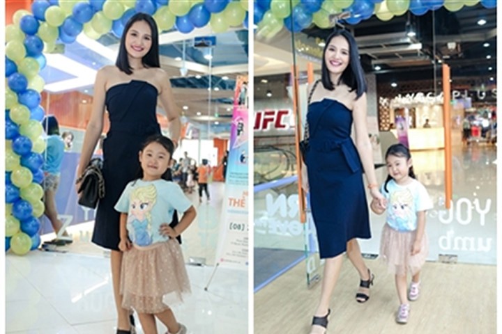 Hoa hậu Hương Giang đưa con gái đi tập thể dục
