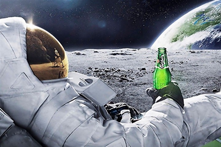 Tại sao các phi hành gia bị cấm uống rượu ở ngoài không gian?