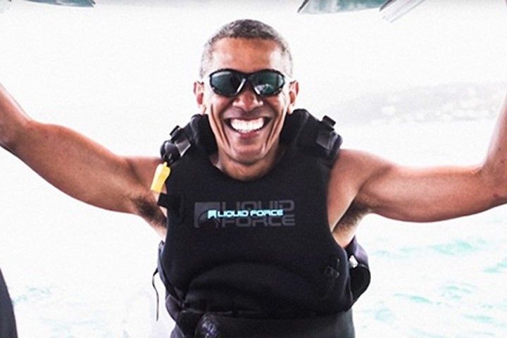 Rời Nhà Trắng, vợ chồng Obama mải mê bơi lội, lướt sóng