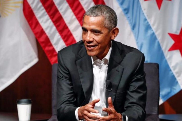 Cựu Tổng thống Mỹ Barack Obama phát biểu tại một hội nghị với những người trẻ tại đại học Chicago, bang Illinois (Mỹ) ngày 24-4. Ảnh: REUTERS