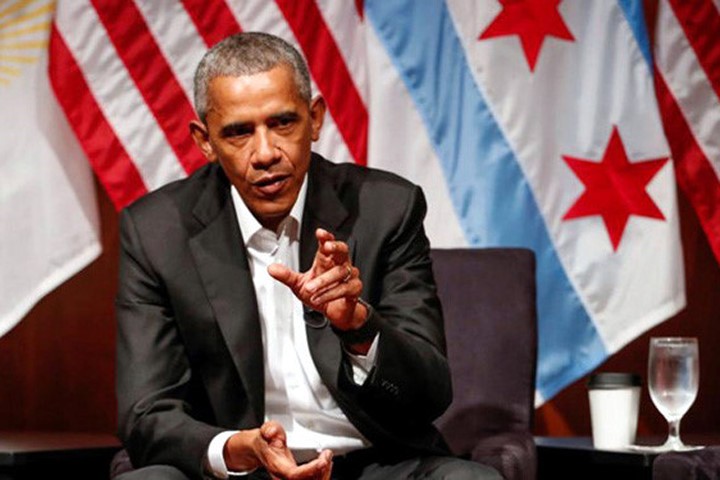 Ngày 24/4, cựu Tổng thống Barack Obama có phát biểu lần đầu tiên trước các sinh viên tại Đại học Chicago, bang Illinois sau khi ông rời Nhà Trắng hồi tháng 1/2017. (Ảnh: Reuters)

