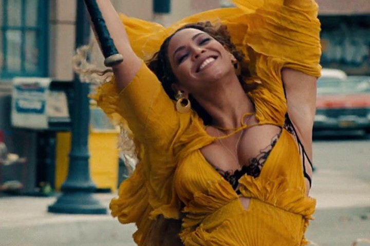 "Lemonade" của Beyoncé là đĩa nhạc bán chạy nhất 2016