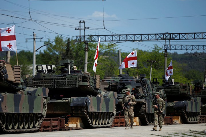 Lực lượng Mỹ và xe tăng M1A2 Abrams tham gia một cuộc tập trận chung tại Georgia năm 2016. (Nguồn: Reuters)

