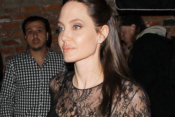 Người mặt tròn kẻ V-line, riêng Angelina Jolie mặt vuông vẫn sang chảnh ngời ngời
