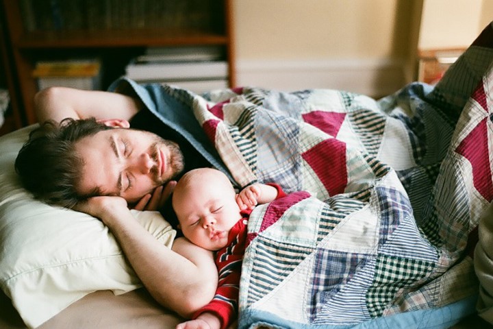 10 bức ảnh đáng yêu của những ông bố hạnh phúc và những đứa con