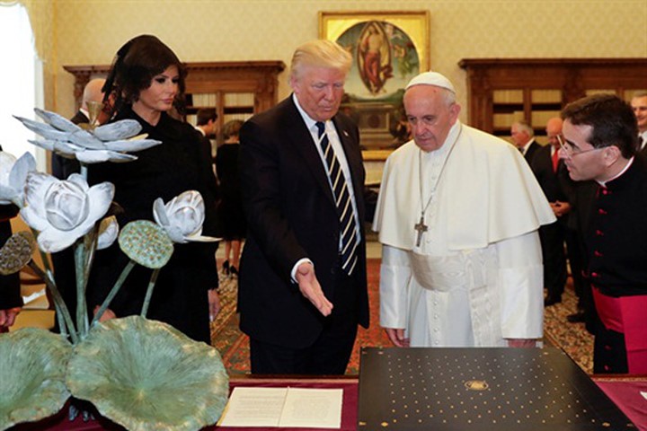 Tổng thống Mỹ Trump lần đầu gặp Giáo hoàng.

