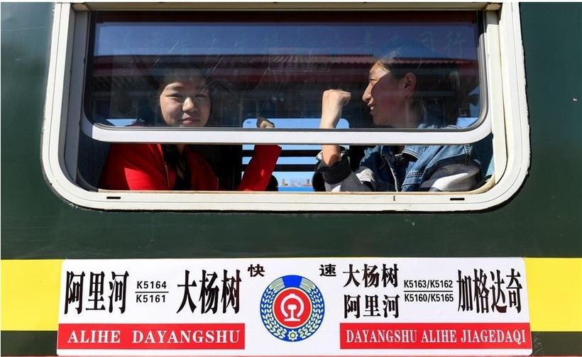 Học sinh vùng Nội Mông, Trung Quốc lên tàu đi thi đại học
