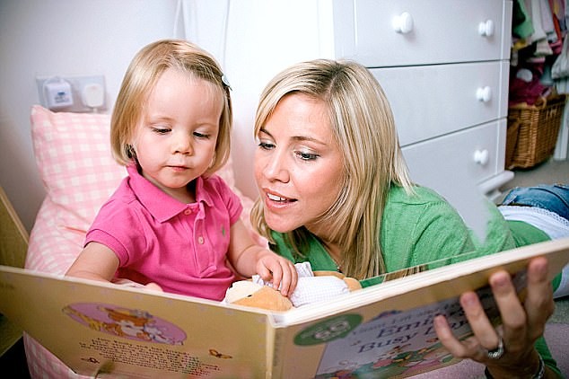 Trẻ em đọc sách có một hình ảnh minh họa trên một trang sẽ học từ ngữ nhanh hơn